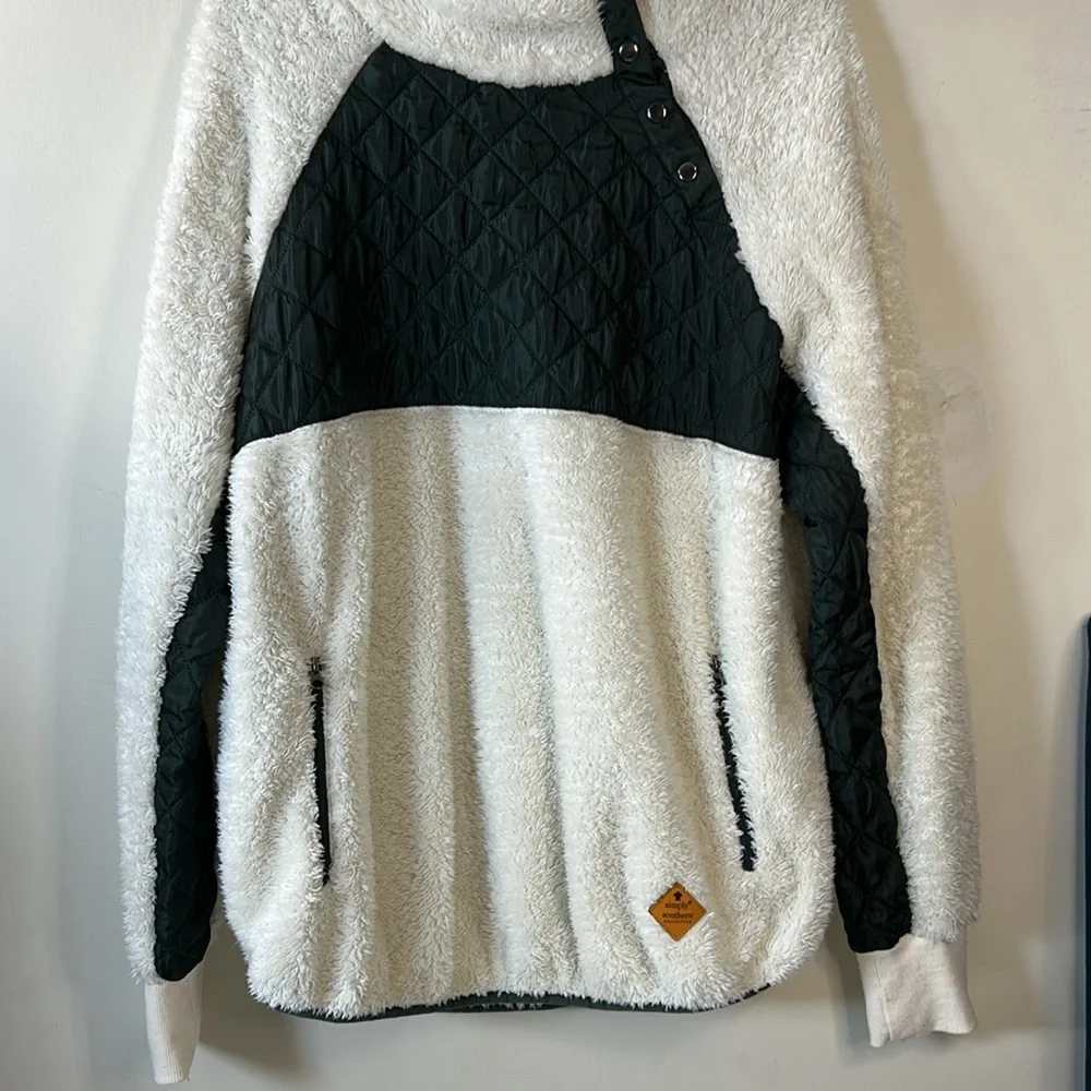 Simply Southern‎ Women’s White & Green Pullover Sherpa Size XL